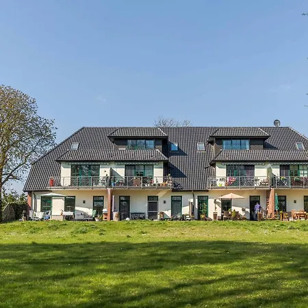 Kranichruh Im Gutshaus - Ihr Rueckzugsort In Der * Sembzin